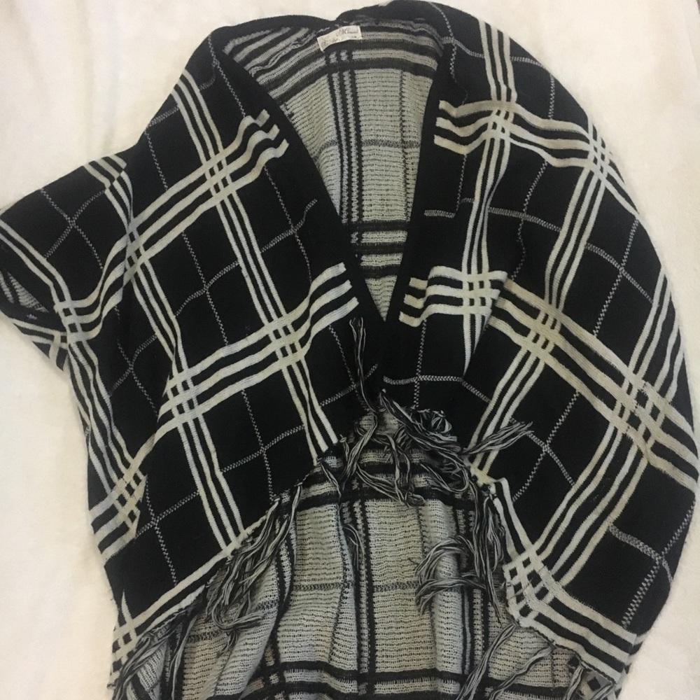 Checkered tassel shawl